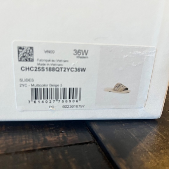 Chloe Slides - Picture 10 of 10